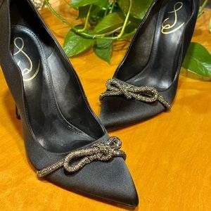 Sam Edelman Scalloped blk satin VGC